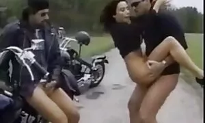 فيديو إباحي شاعر المليون في سكي احنبي السراويل