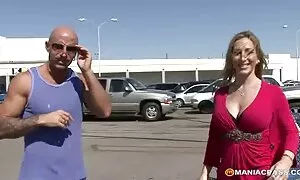 فيديو إباحي Nympho في سن المراهقة الحصول على جنبا إلى جنب مع خجولة خجولة الرجل اريد سكسي اجنبي - كالي الأسود